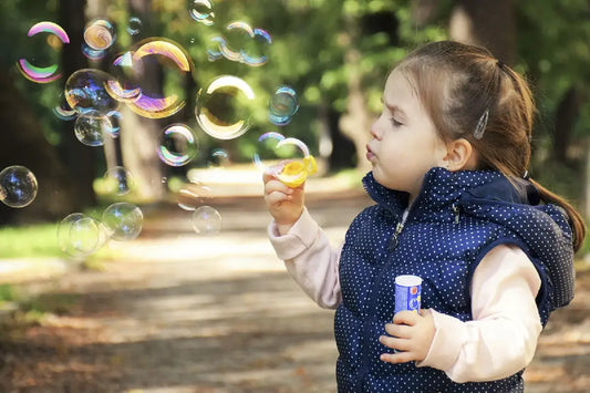 Aider son enfant à se détacher en douceur : guide complet pour parents